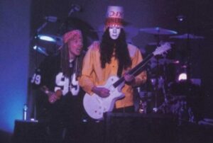 A versão de Axl Rose sobre a saída de Buckethead da banda