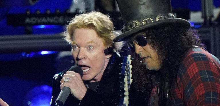Guns N' Roses se apresenta em Düsseldorf, Alemanha, com mudanças no setlist